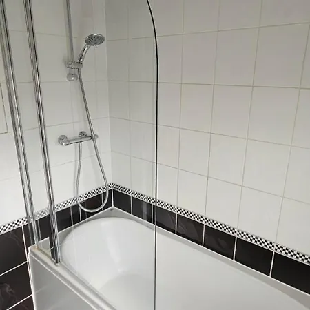 2 Bedroom Apartment In Gravesend 10 Mins Walk From Train Station With Free Parking Exterior photo