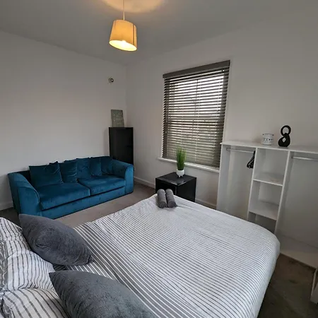 2 Bedroom Apartment In Gravesend 10 Mins Walk From Train Station With Free Parking Exterior photo