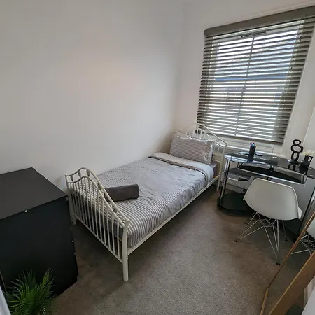 2 Bedroom Apartment In Gravesend 10 Mins Walk From Train Station With Free Parking Exterior photo