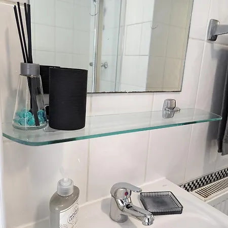 2 Bedroom Apartment In Gravesend 10 Mins Walk From Train Station With Free Parking Exterior photo