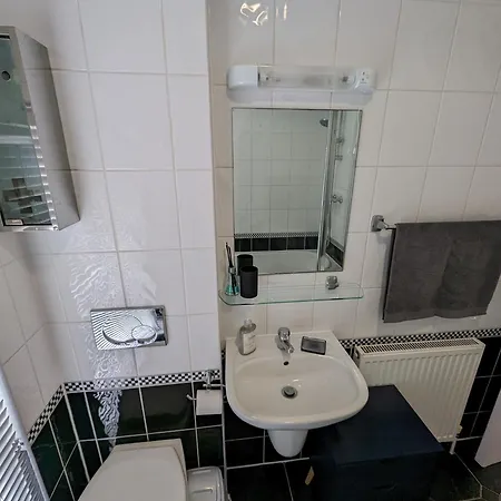 2 Bedroom Apartment In Gravesend 10 Mins Walk From Train Station With Free Parking Exterior photo