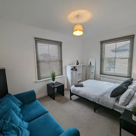 2 Bedroom Apartment In Gravesend 10 Mins Walk From Train Station With Free Parking Exterior photo
