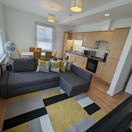 2 Bedroom Apartment In Gravesend 10 Mins Walk From Train Station With Free Parking Exterior photo