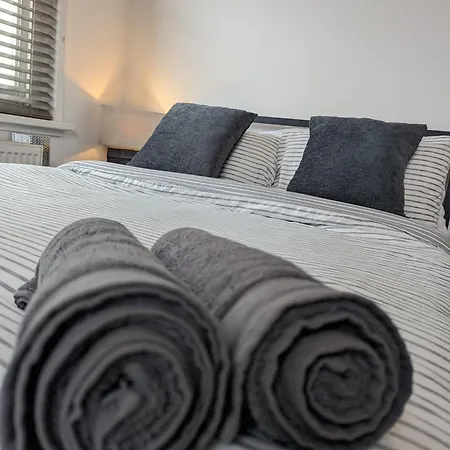2 Bedroom Apartment In Gravesend 10 Mins Walk From Train Station With Free Parking Exterior photo