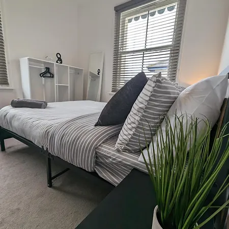 2 Bedroom Apartment In Gravesend 10 Mins Walk From Train Station With Free Parking Exterior photo