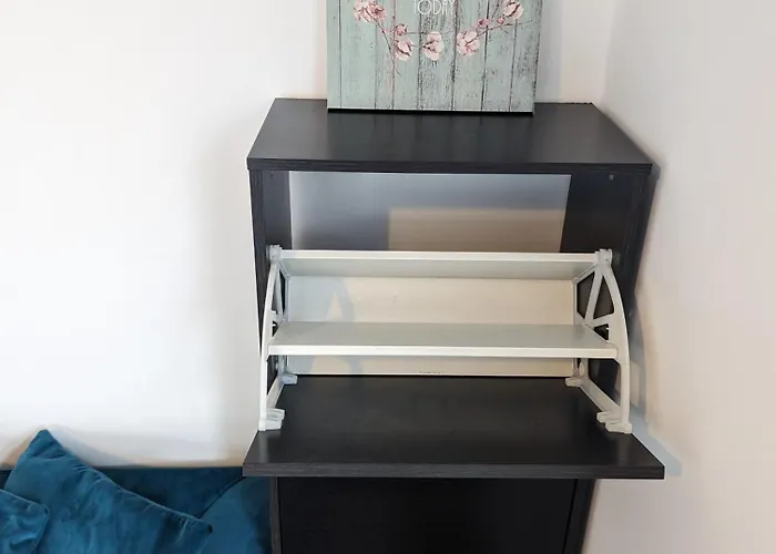 2 Bedroom Apartment In Gravesend 10 Mins Walk From Train Station With Free Parking